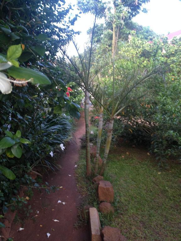 J Residence Motel Entebbe Zewnętrze zdjęcie