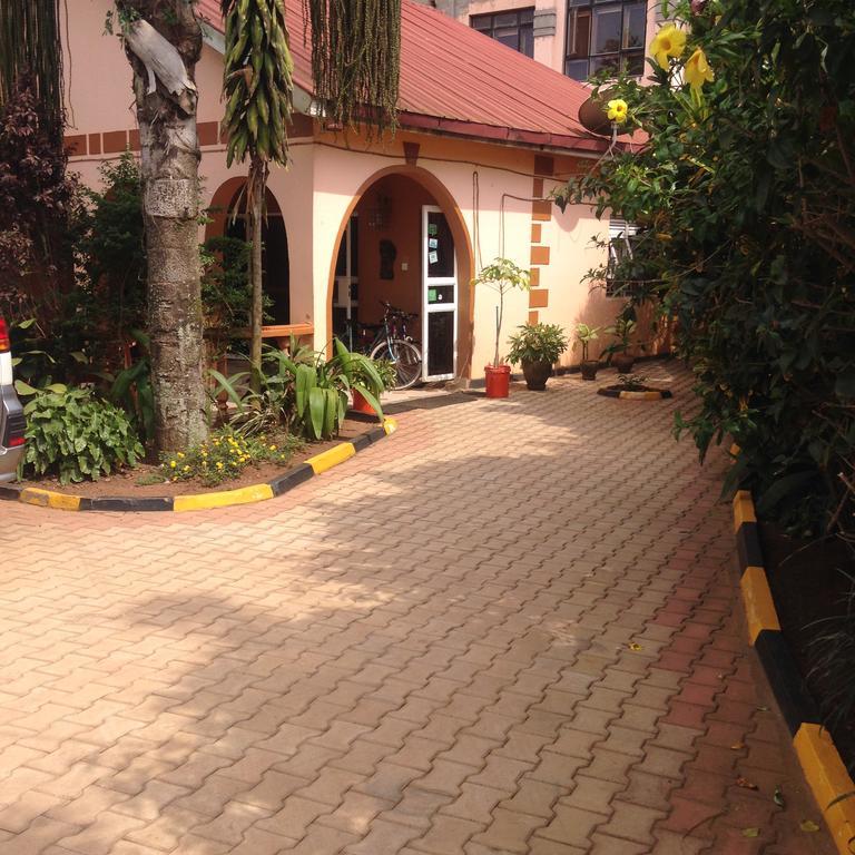 J Residence Motel Entebbe Zewnętrze zdjęcie