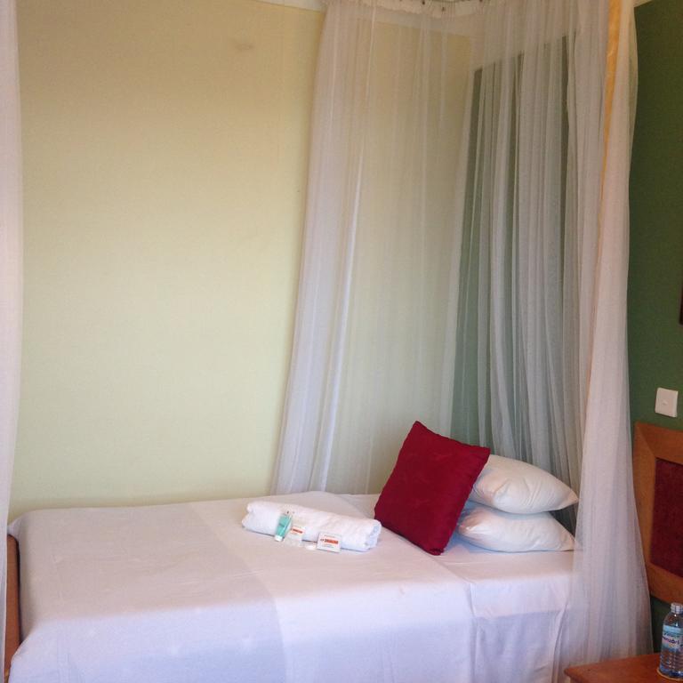 J Residence Motel Entebbe Zewnętrze zdjęcie