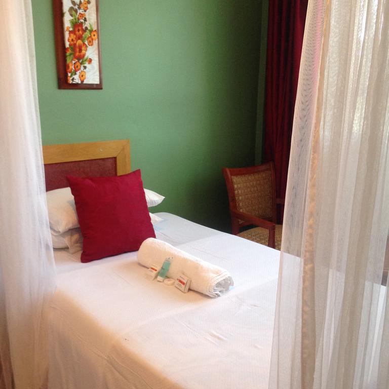 J Residence Motel Entebbe Zewnętrze zdjęcie